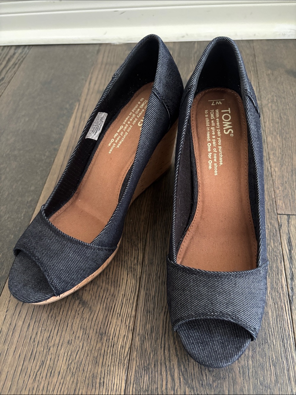 *LIKE NEW* TOMS Stella Navy Denim Peep-Toe Wedge Heels (sz 7)